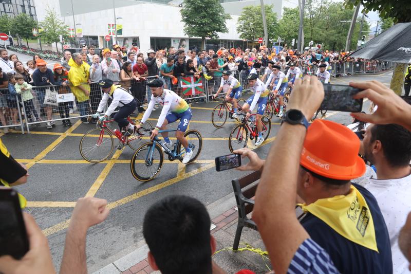 Bilbao descorcha la fiesta del Tour con la presentacion de equipos