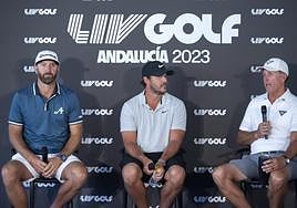 De izquierda a derecha, Dustin Johnson, Brooks Koepka y Phil Mickelson en la presentación del torneo.