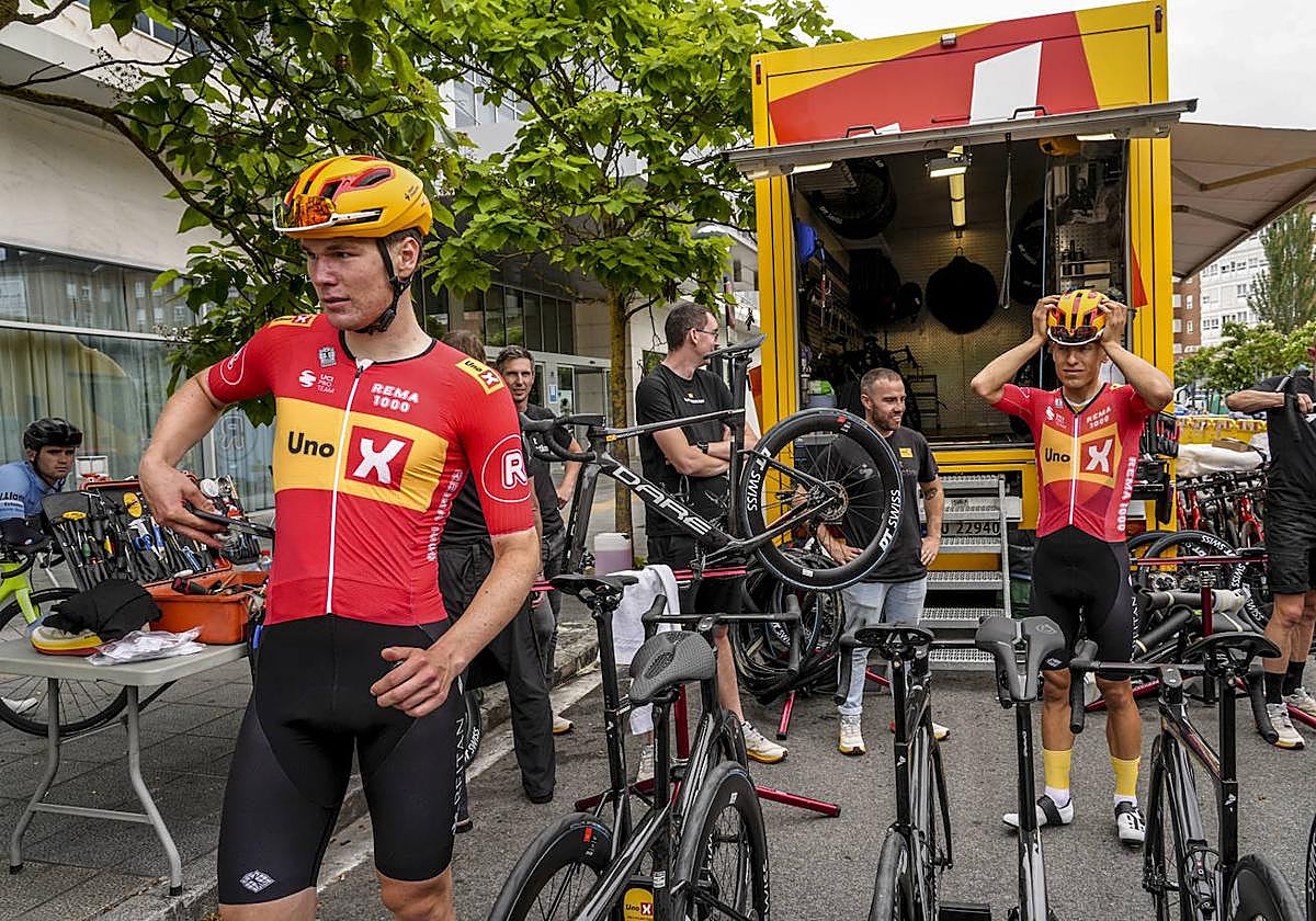 Wærenskjold y Johannessen (Uno X), en el Hotel Lakua.