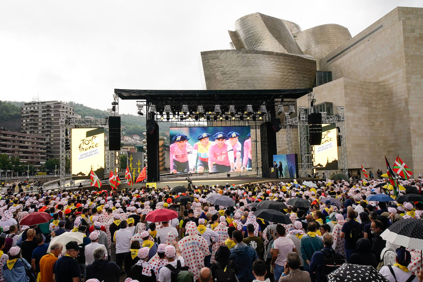 Bilbao descorcha la fiesta del Tour con la presentacion de equipos