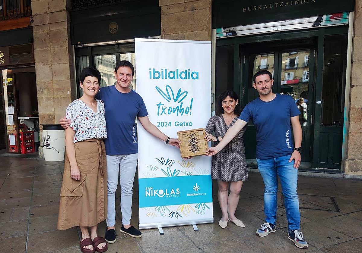 Esti Urizar, Gaizka Arrizabalaga, Josune Bañales eta Unai Arzubiaga, Euskaltzaindiaren egoitzan asteazken honetan egindako Ibilaldiaren aurkezpenean.