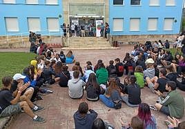 Un momento de la apertura del encuentro con parte de los participantes.