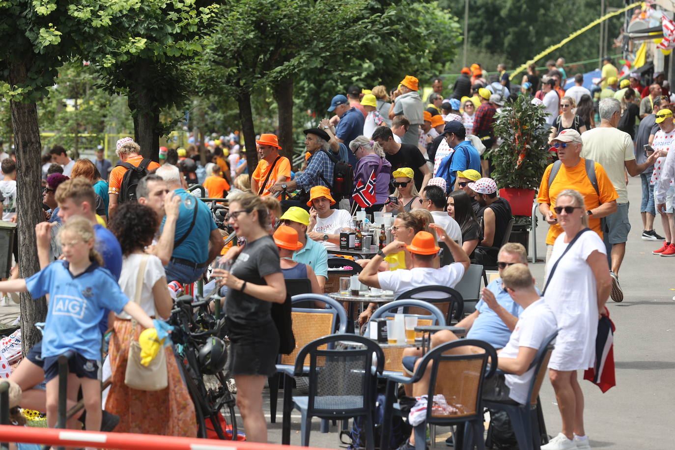 La zona del Parque de Etxebarria, donde se ha situado la meta, también se ha llenado de multitud de aficionados.