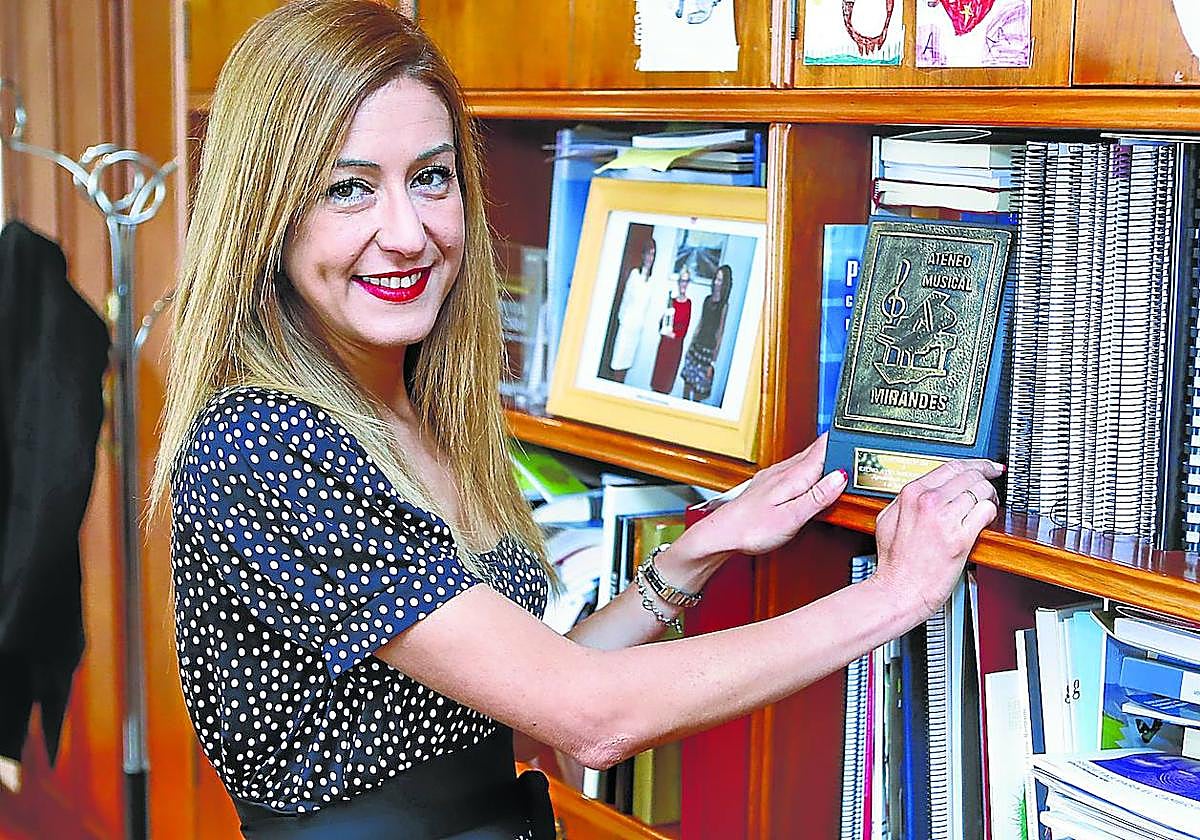 Aitana Hernando (44 años) acumula más de dos décadas como política.