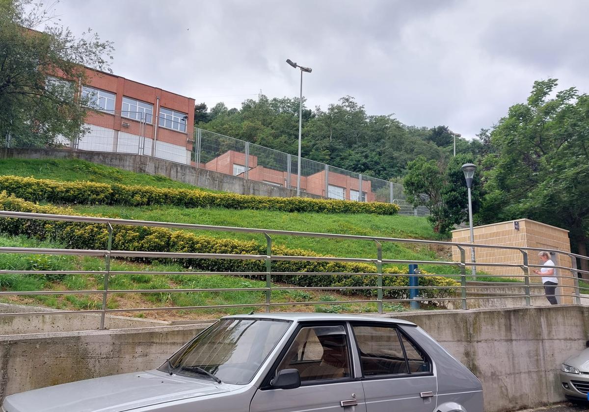 El colegio Kareaga Goikoa presta servicio al barrio de El Kalero en Basauri.