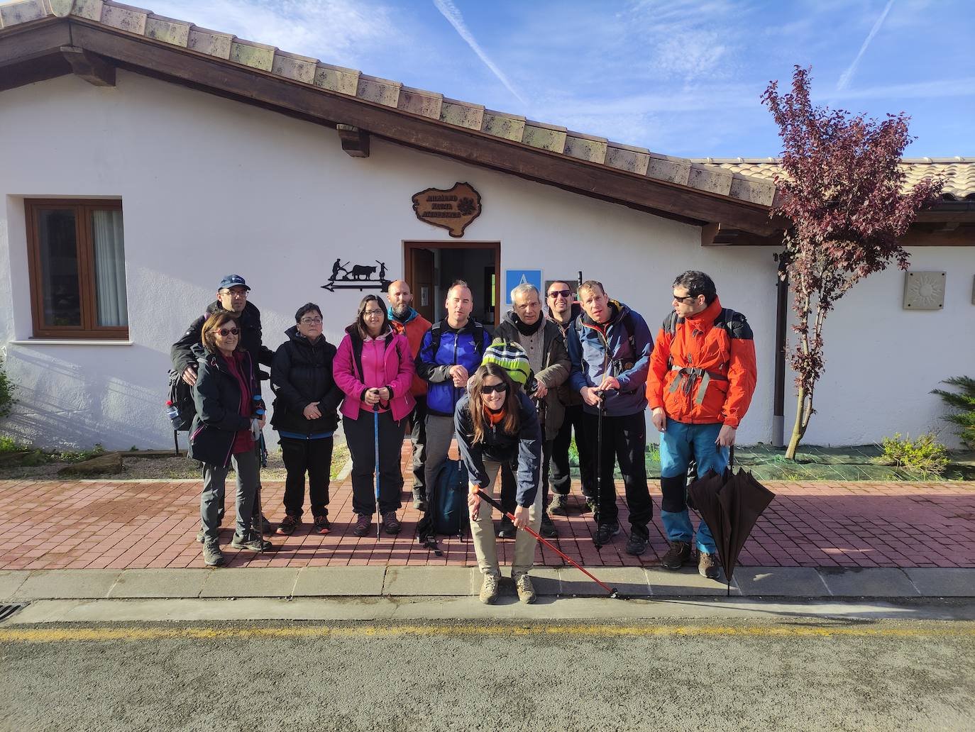 Peregrinos alaveses bajo la lluvia