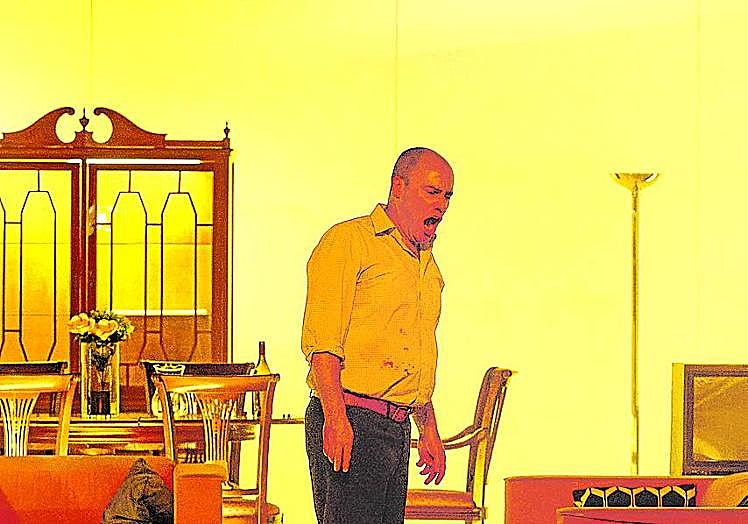 Imagen principal - El estreno mundial de la ópera 'Orgia' cerró la temporada con buenas críticas y una ocupación del 55% en dos funciones. | 'Cantando bajo la lluvia' atrajo a 11.775 espectadores, con una ocupación media del 80%. | Luz Casal agotó el aforo en los dos conciertos para presentar su disco, 'Las ventanas de mi alma'. 