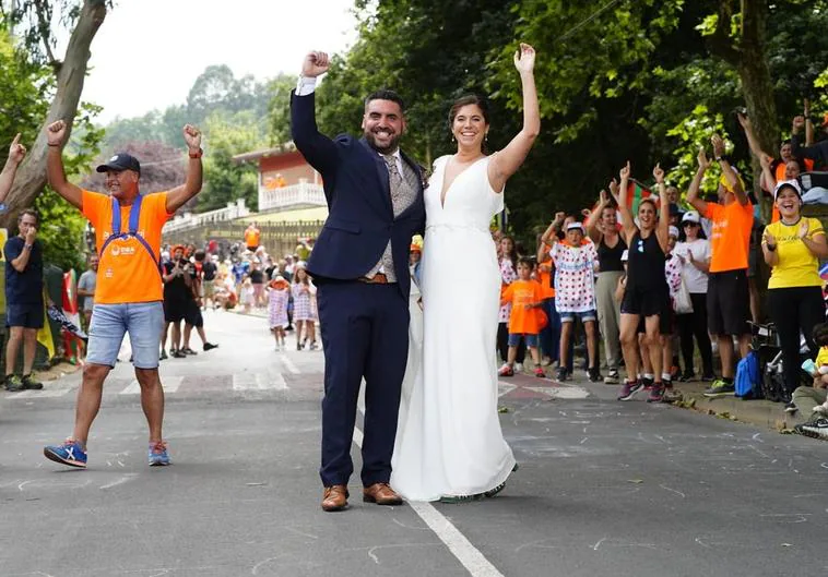 'Hasta que el Tour nos separe': la boda «súper animada» de Eztizen y Dani en Pike Bidea.