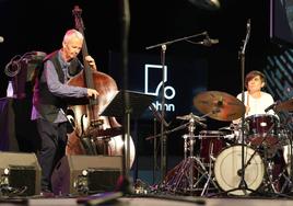 Un momento del concierto de Baldo Martínez en Mendizorroza.