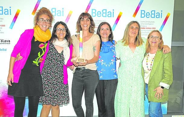 Zuriñe Fernández, Cristina Rodríguez, Izaskun Caldero, Leire Pozo, Maite Ruiz de Sabando y Boni Cantero.