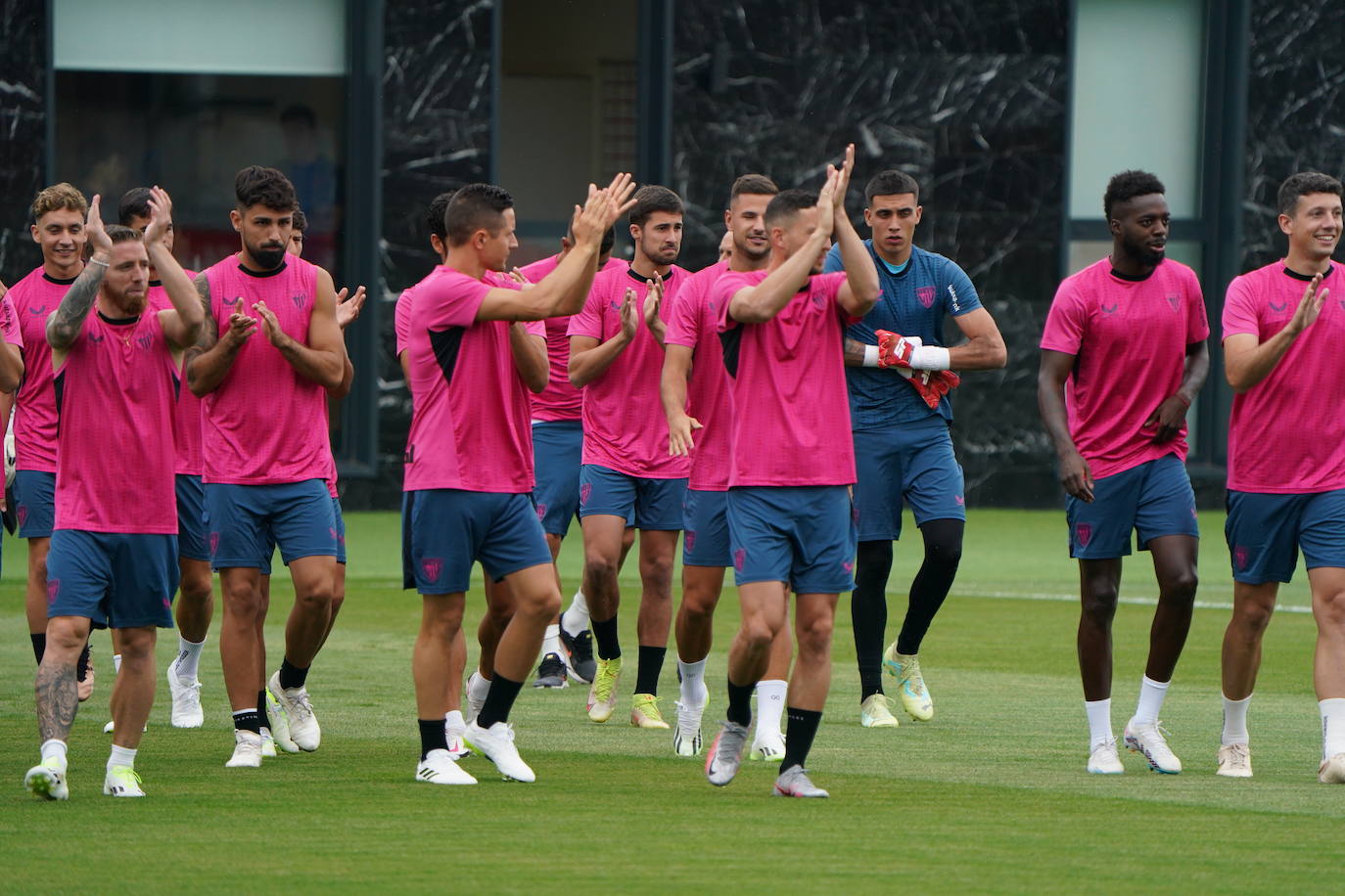 Baño de multitudes en Lezama en el primer entrenamiento del nuevo Athletic