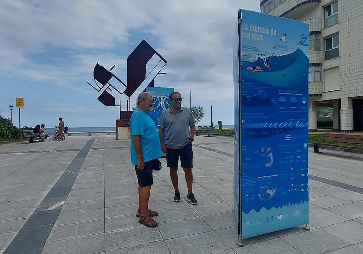La exposición 'Surf y Ciencia' consta de tres paneles con infografías.