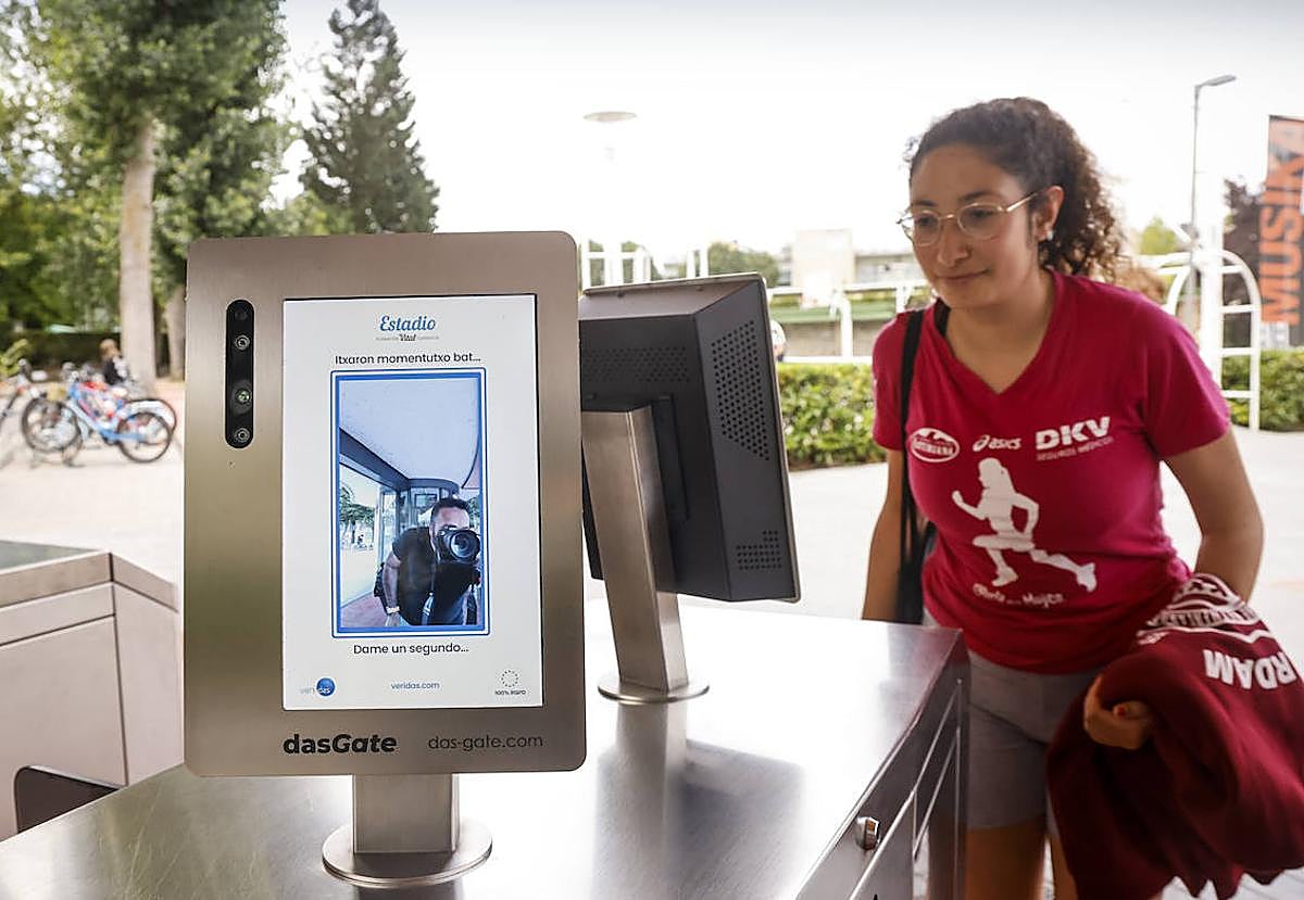 Las máquinas de reconocimiento facial han empezado a funcionar en El Estadio esta semana.