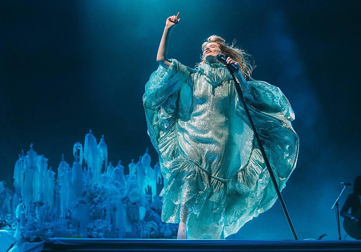 Florence Welch, en el BBK Live 2023: Elegante y descalza: Florence Welch,  fiel a su esencia en el BBK Live | El Correo