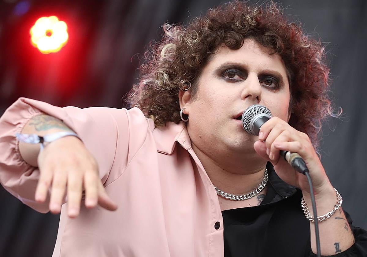 FrioLento, góticos que perrean y cantan a Rocío Dúrcal