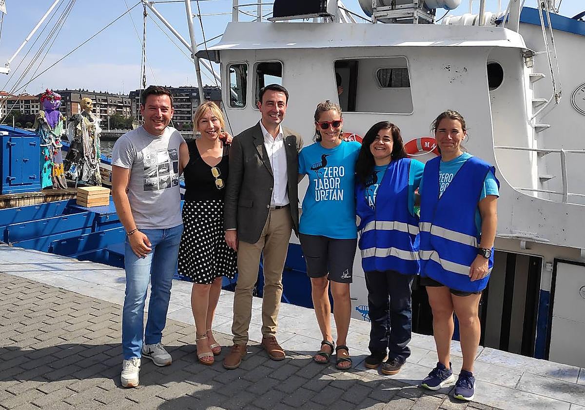 El barco Mater permanecerá en el muelle de la villa hasta el lunes.