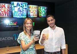 Arantxa Ibáñez de Opacua, directora de la Fundación Vital, junto al concejal de Medio Ambiente, Borja Rodriguez