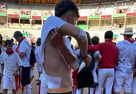Un bilbaíno de 20 años, herido en el cuarto encierro de Sanfermines: «Estoy vivo gracias a Dios»