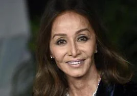 El look floral de Isabel Preysler en la boda de Tamara Falcó que ya lució Jennifer López.