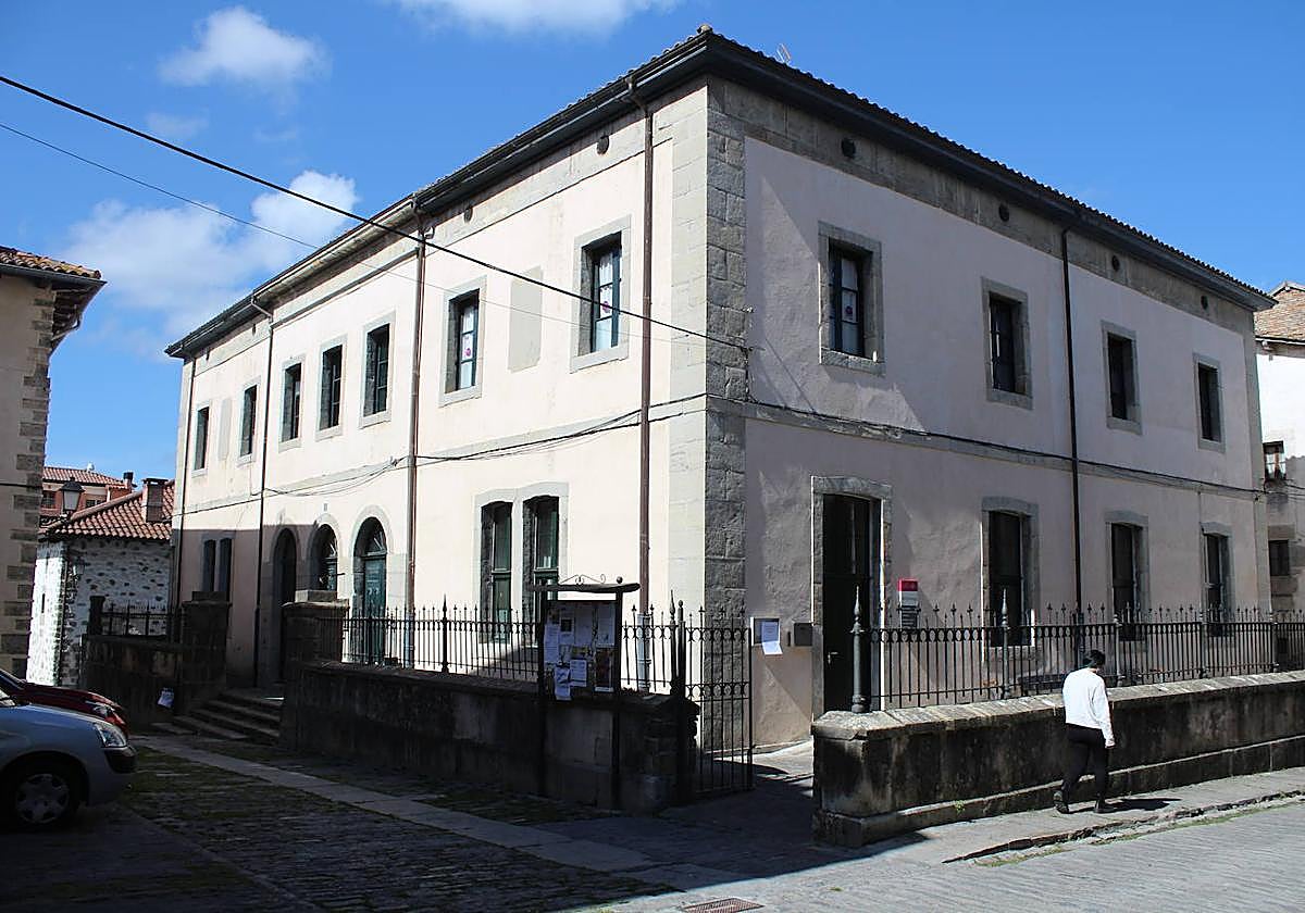 La biblioteca de Artziniega empezará mañana su traslado para que las obras de la Kultur Etxea puedan comenzar el lunes.