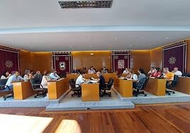 Los sueldos de los corporativos han marcado el rumbo de la sesión plenaria.