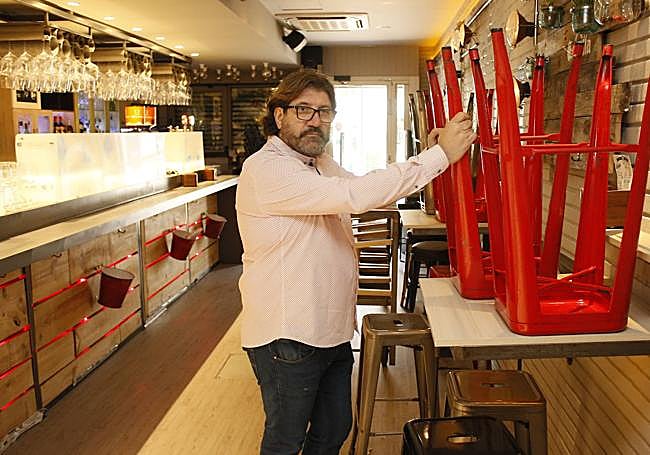 Antolín, presidente de SEA Hostelería, en uno de sus locales, el Kotarro.