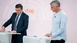 Aitor Esteban y Oskar Matute durante el debate en RTVE.