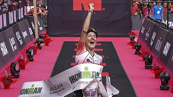 Gurutze Frades, con zapatillas voladoras en el Ironman de Vitoria