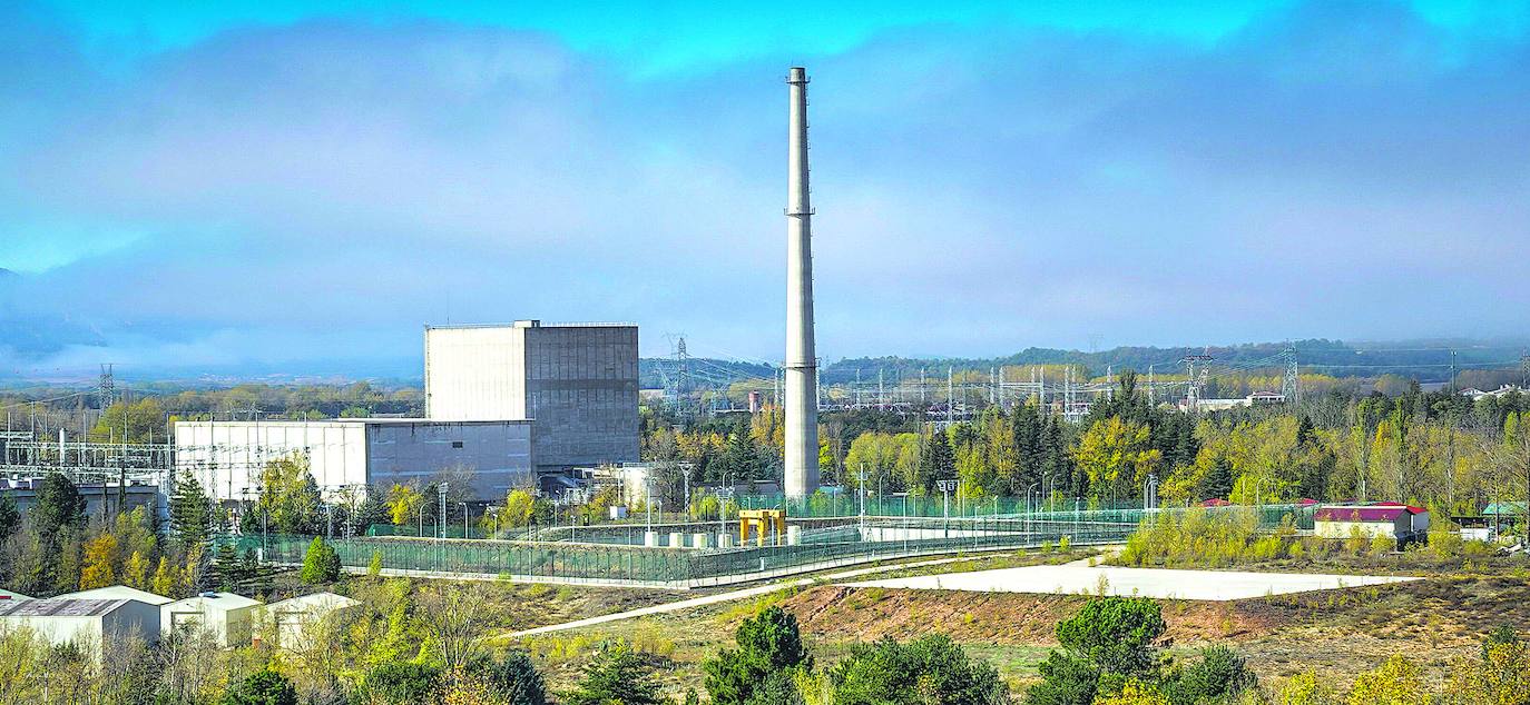 Instalaciones de la central nuclear de Santa María de Garoña, que se inauguró en 1971 y se desconectó de la red eléctrica en diciembre de 2012.