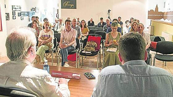 Santo Domingo reúne a 33 alumnos para filosofar sobre la religión y Gustavo Bueno