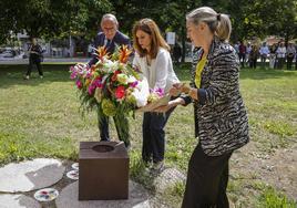 Las instituciones han participado en la ofrenda floral que recuerda al concejala asesinado por ETA hace 26 años.