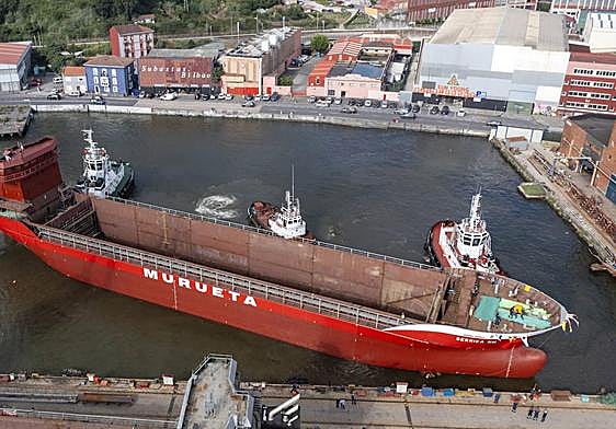 Murueta bota un carguero de 103 metros de eslora en Erandio