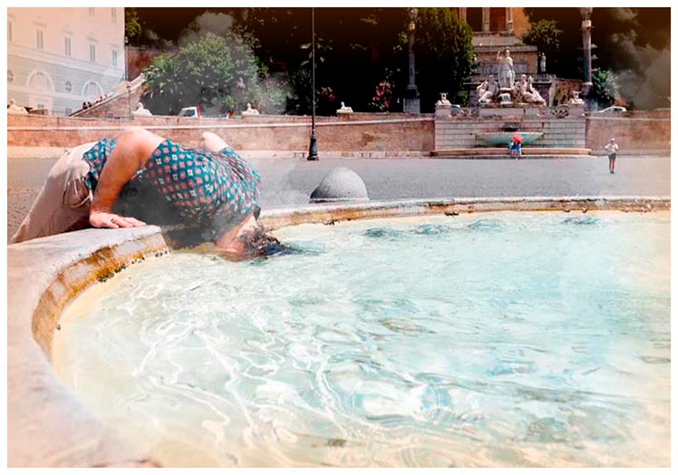 En la célebre Piazza del Popolo romana, alguien opta por meter directamente su cabeza bajo el agua