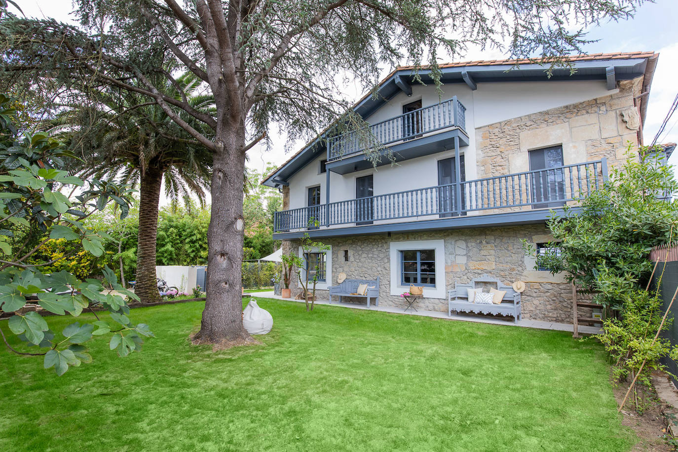 La espectacular casa rural del siglo XVI en Cantabria para cuidar cuerpo y mente