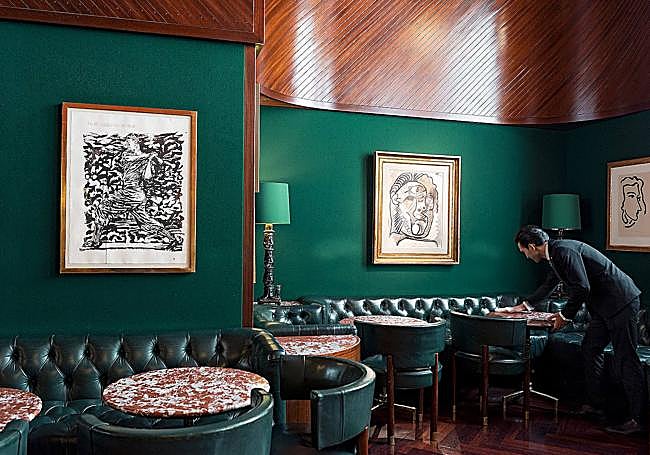 La cafetería del Kronenhalle con el Picasso en medio