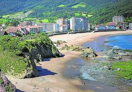 Panorámica de la playa de Bakio tomada desde el mirador.