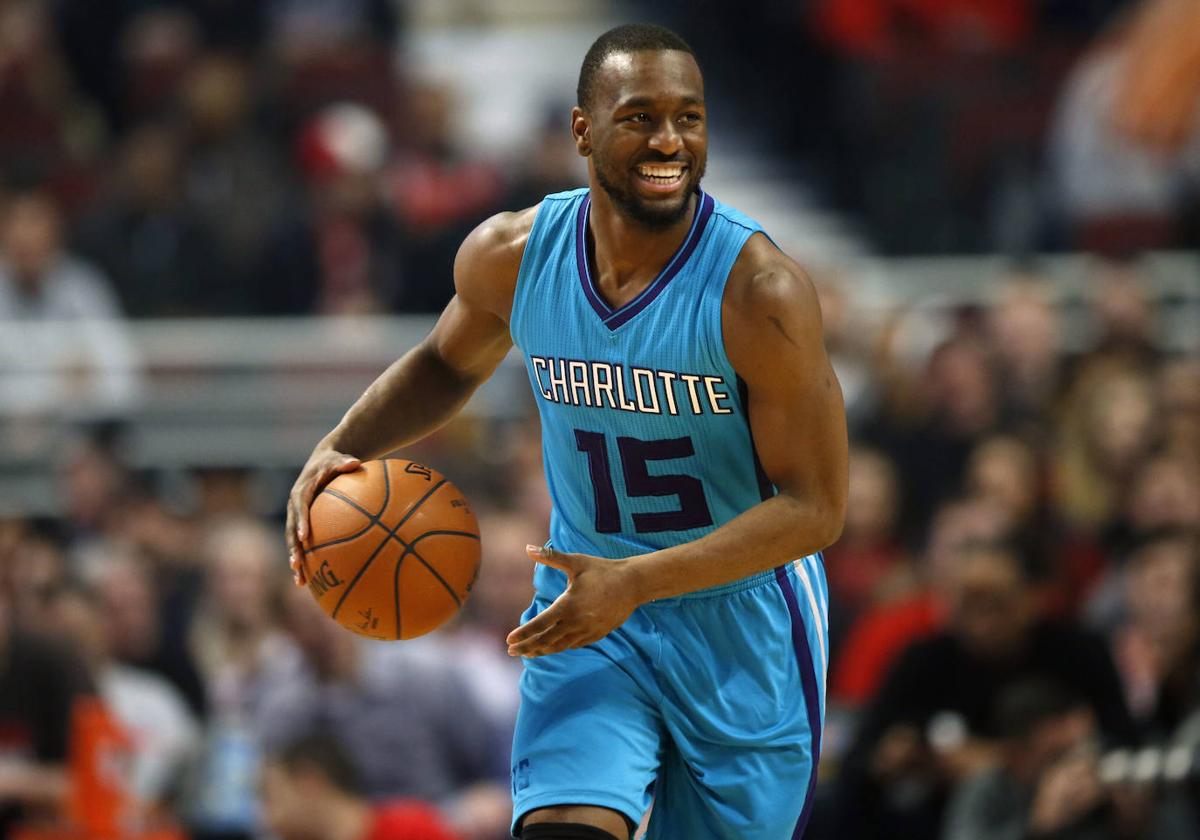 Kemba Walker tiene un promedio de 19,3 puntos y 5,3 asistencias en 750 partidos en la NBA.