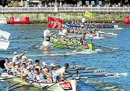 Urdaibai, calle cuatro, realiza la segunda maniobra ligeramente por delante de Zierbena.