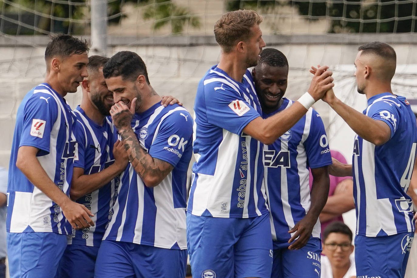 Victoria del Alavés frente al Racing en el primer amistoso de la temporada