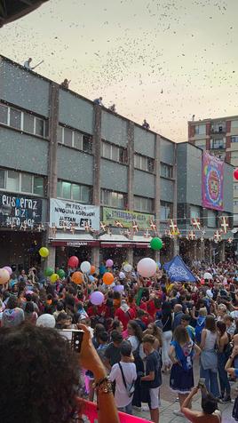 Un policía resulta herido cuando reducía a un implicado en una pelea en fiestas de Etxebarri