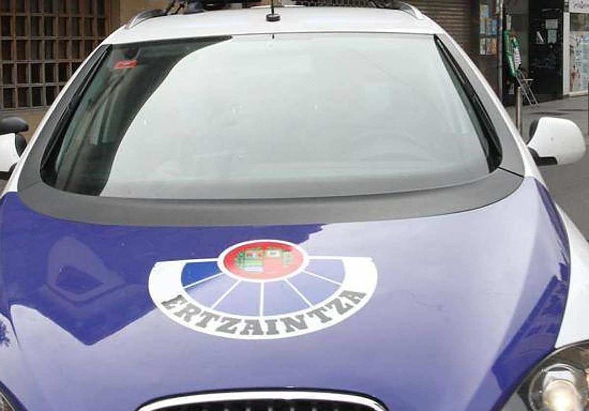 Dos kilómetros de retenciones en el Txorierri por un accidente entre tres turismos y un camión