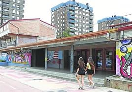 El centro mantiene en su oferta un grado básico y otro grado medio de FP.