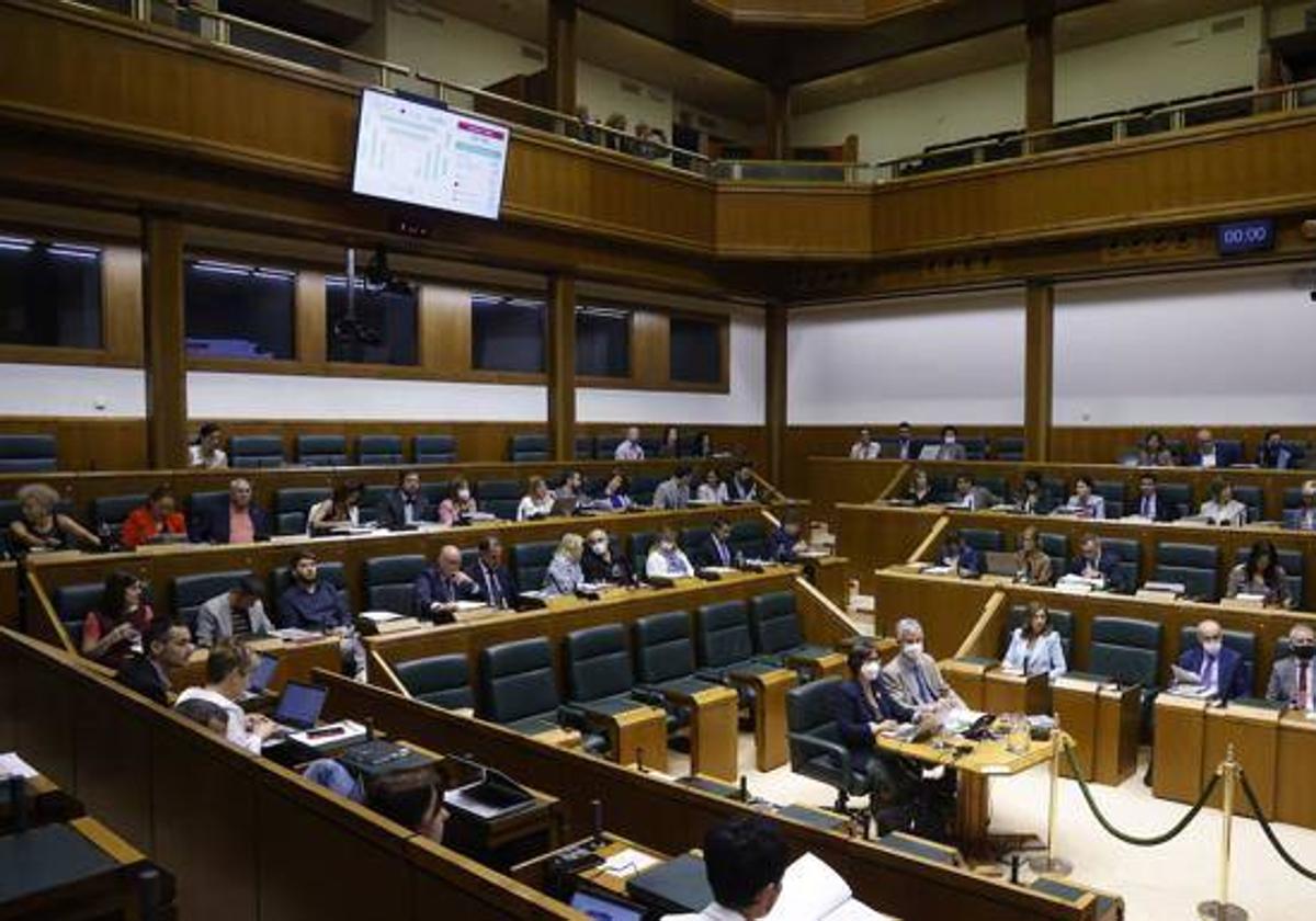 Vista del Parlamento vasco en un pleno ordinario.