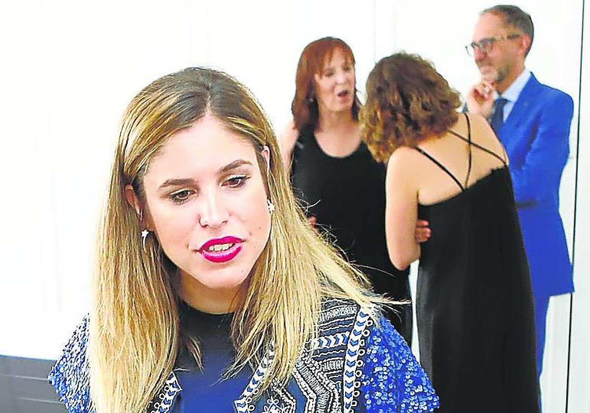 Estela López visitó ayer el albergue juvenil Fernán González.