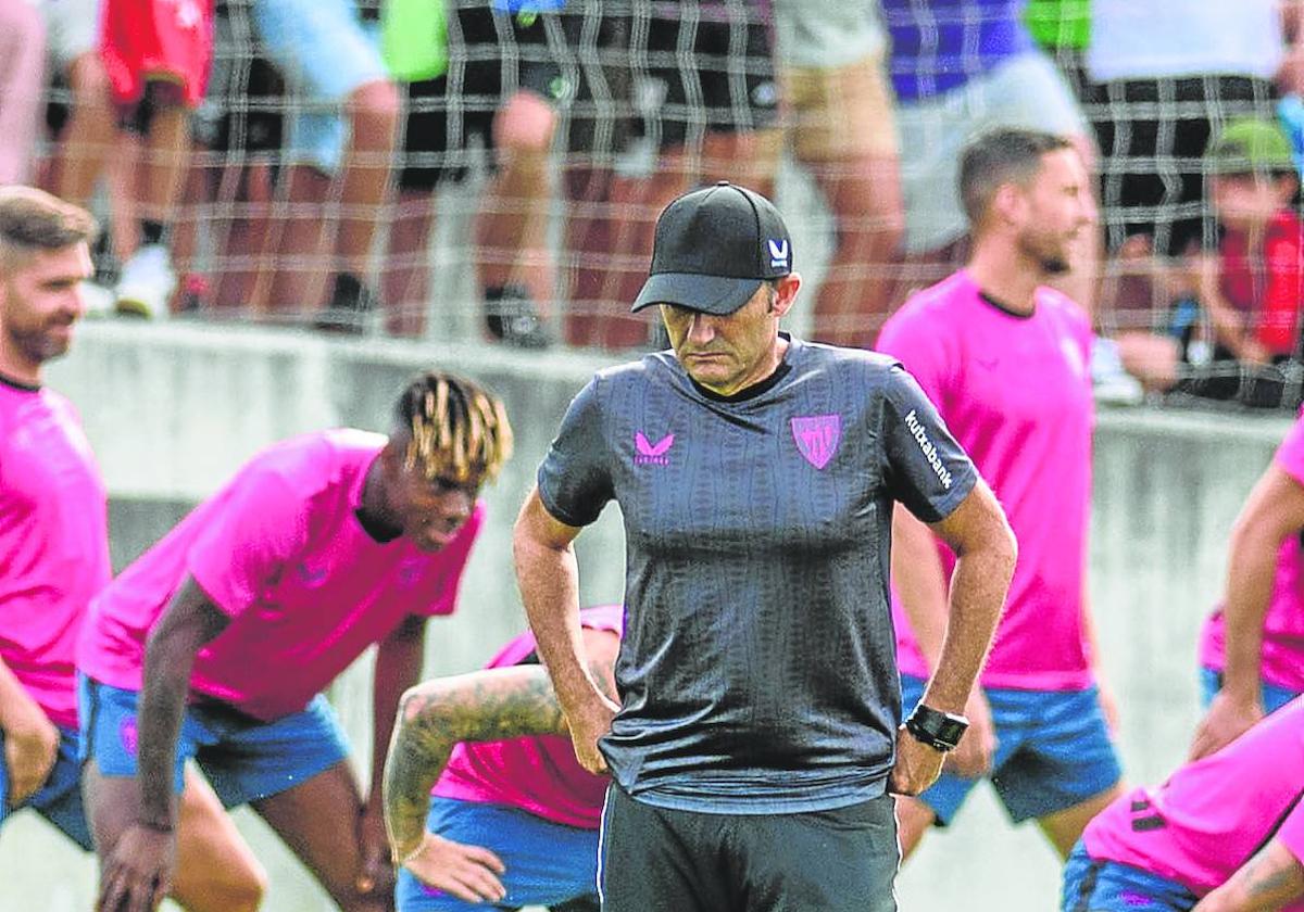 Valverde, pensativo, en una sesión en Lezama de mediados de julio.