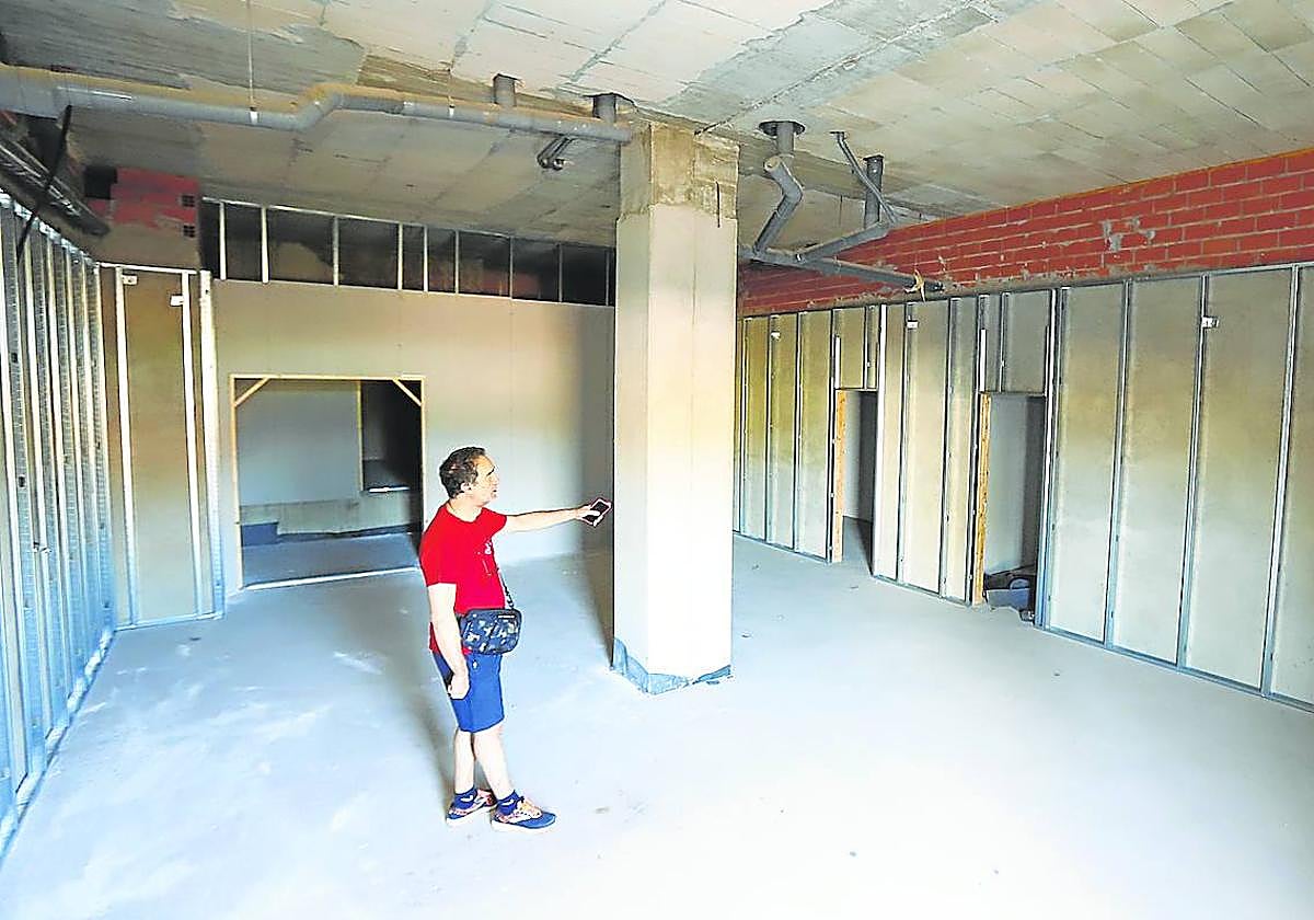 Fernando Herrero en el local en el que ya se ha hecho alrededor de un 40% de la obra de acondicionamiento.