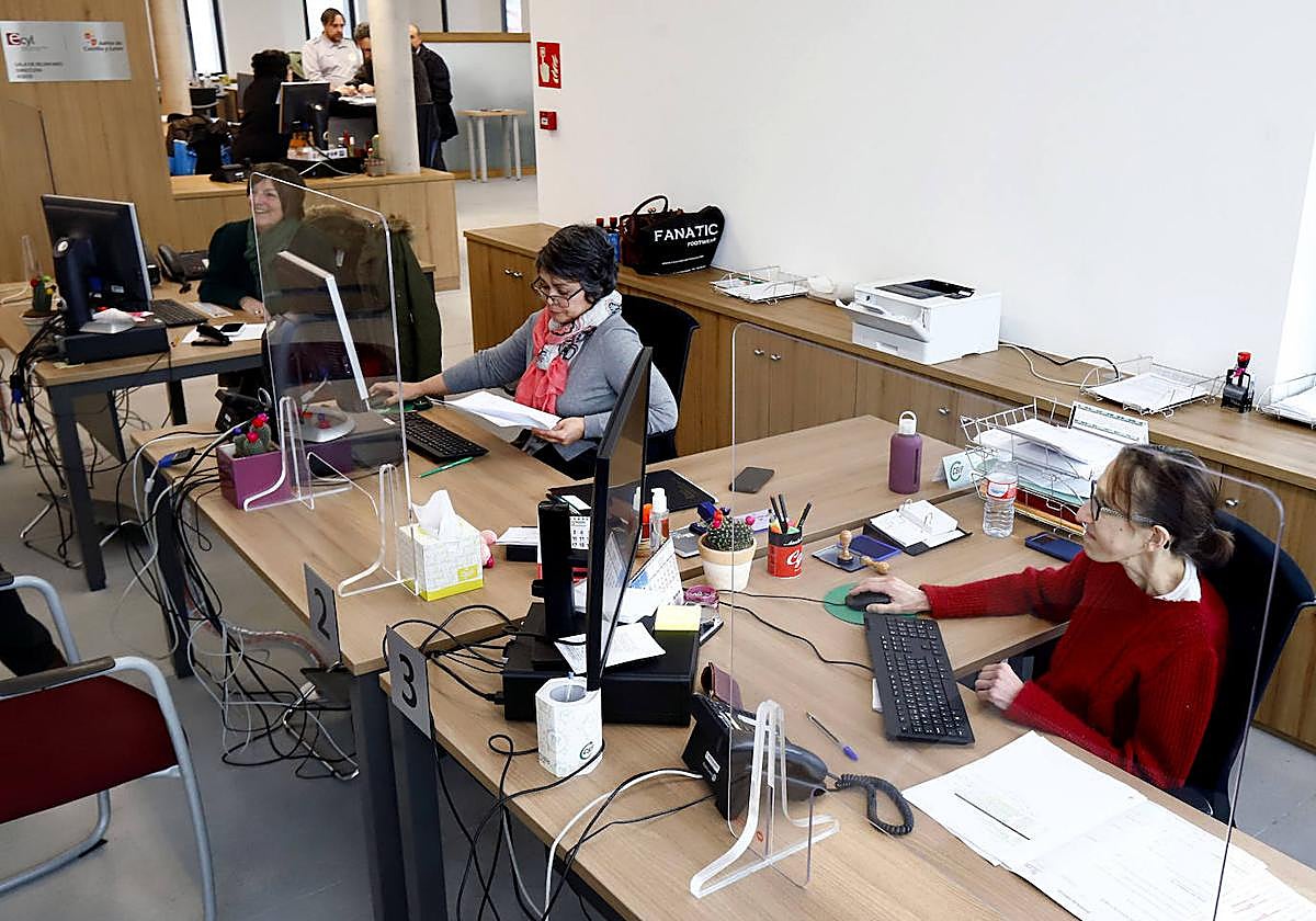 Un total de 1.744 personas buscan empleo en la ciudad.