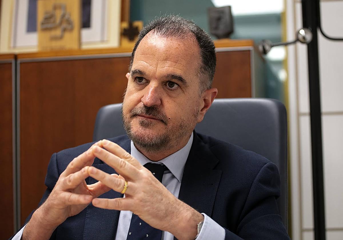 Carlos Iturgaiz, presidente del PP vasco, durante una entrevista.