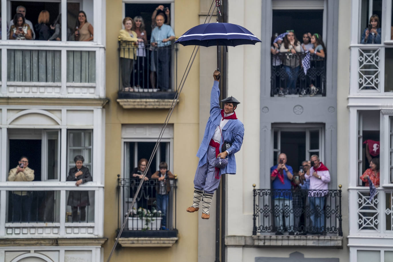 Las mejores fotos del Chupinazo y la Bajada de Celedón