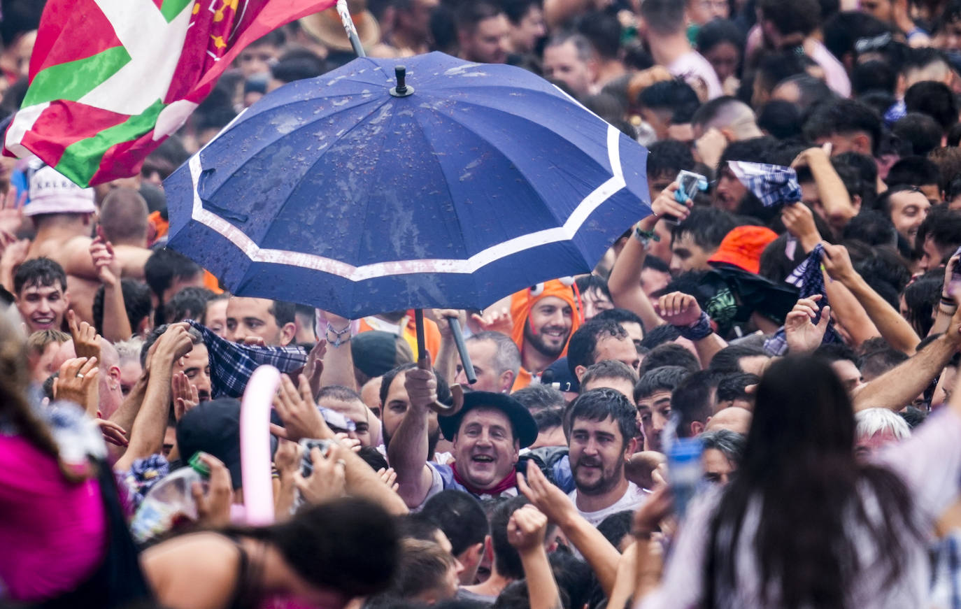 Las mejores fotos del Chupinazo y la Bajada de Celedón